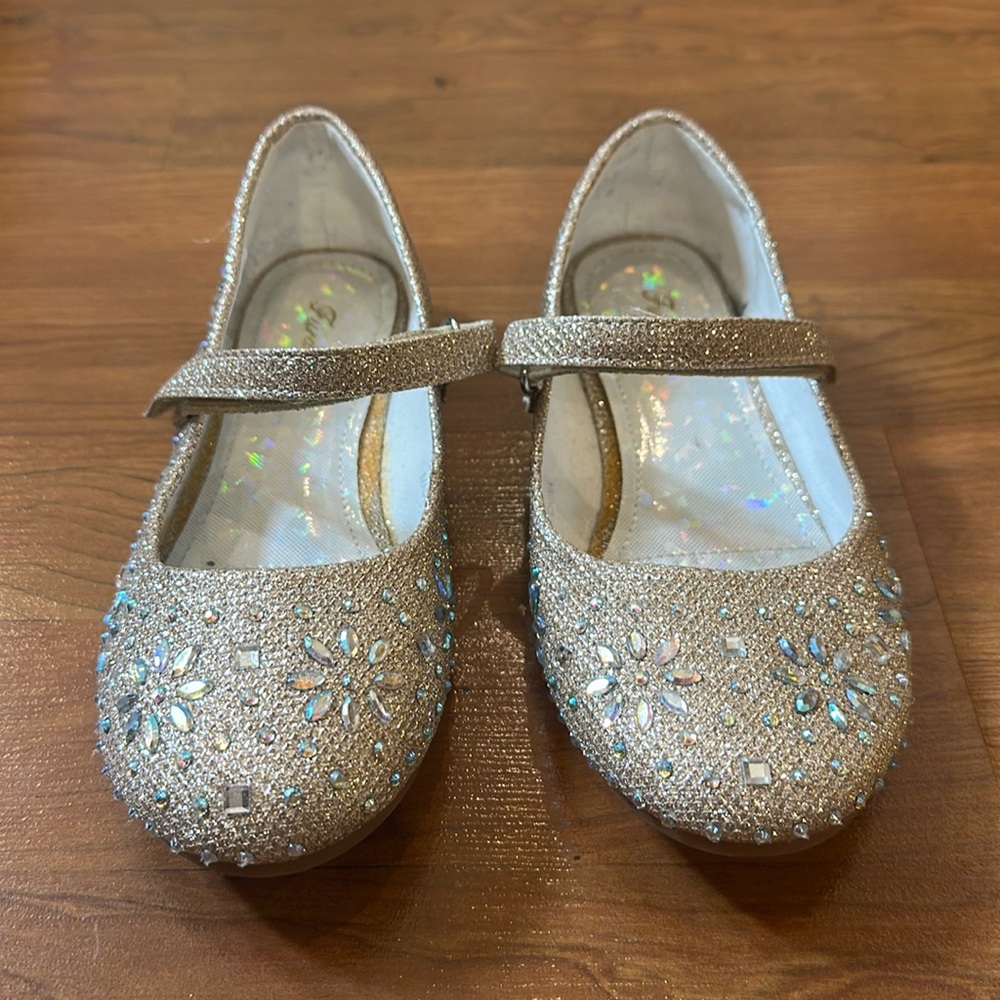 Adorable glitter ballet flats size 13.